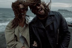 adria arjona jason momoa novios