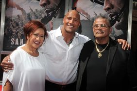 Dwayne Johnson y su pap&aacute; Rocky Johnson