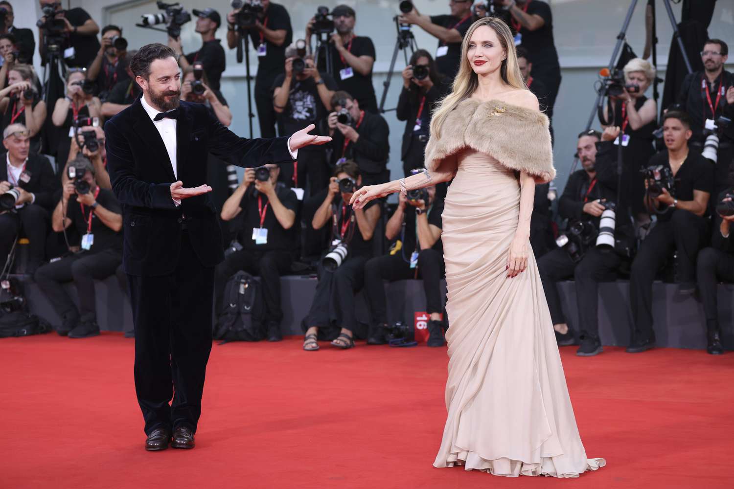 Pablo Larráin y Angelina Jolie