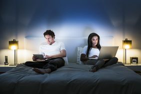 Pareja luz azul