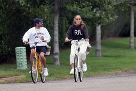 Jennifer Lopez hamptons bicicleta