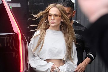 Jennifer Lopez casual pero con Birkin y diamante
