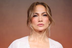 Jennifer Lopez maquillaje demure.jpg