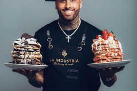Nicky Jam pasteleria Bayside Marketplace Miami