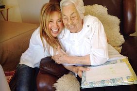 Thal&iacute;a, abuela, Eva Mange