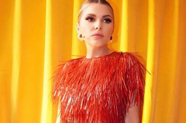 Itati Cantoral top rojo de flecos tout LCDF