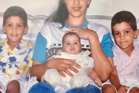 Clarissa Molina junto a su mamá y sus hermanos